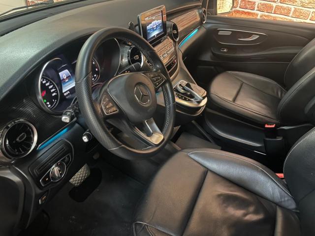 Mercedes Benz V 250 image 9