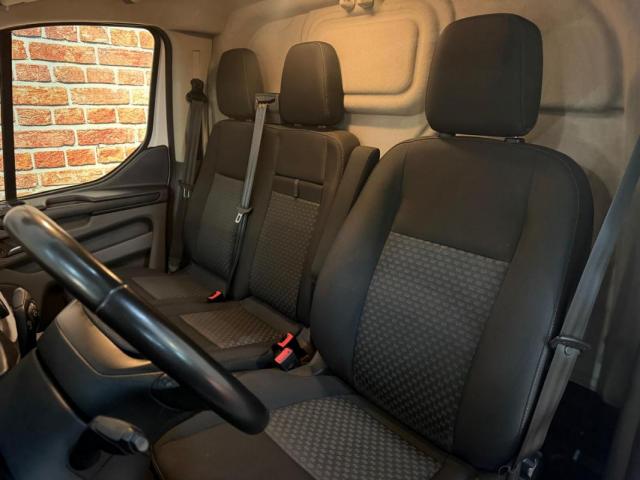 Ford Transit Custom image 7