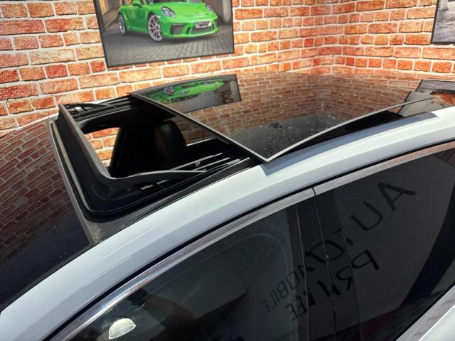 Porsche Panamera image 4