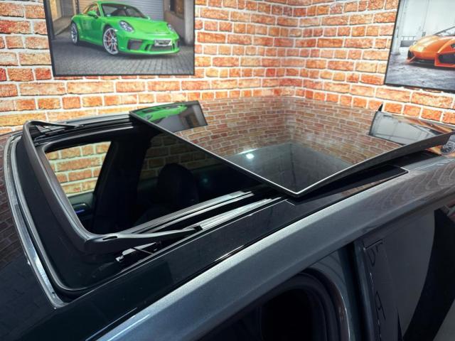 Volkswagen Golf R image 8