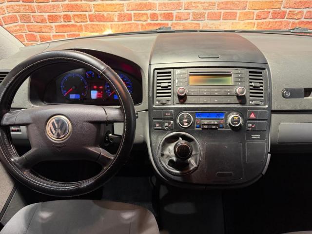Volkswagen T5 Multivan image 2