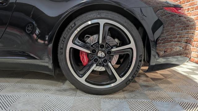 Porsche 911 image 4