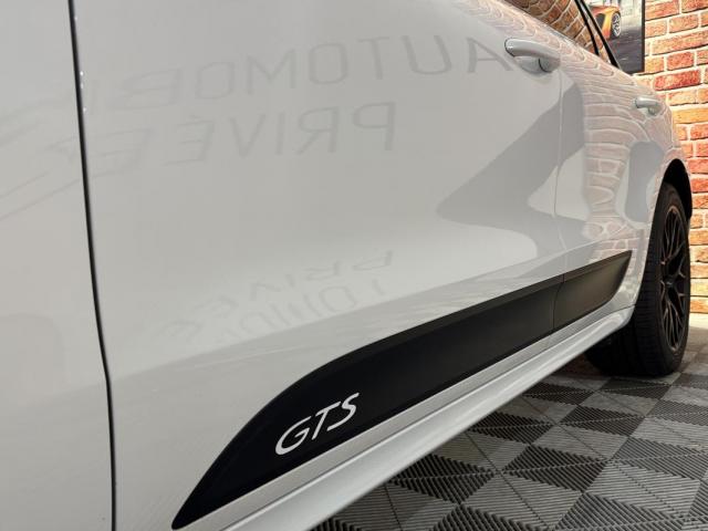 Porsche Macan image 1