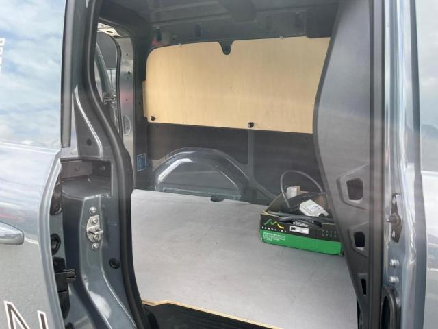 Nissan Townstar image 8