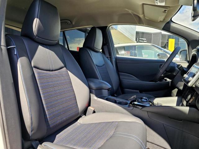 Nissan Leaf image 2