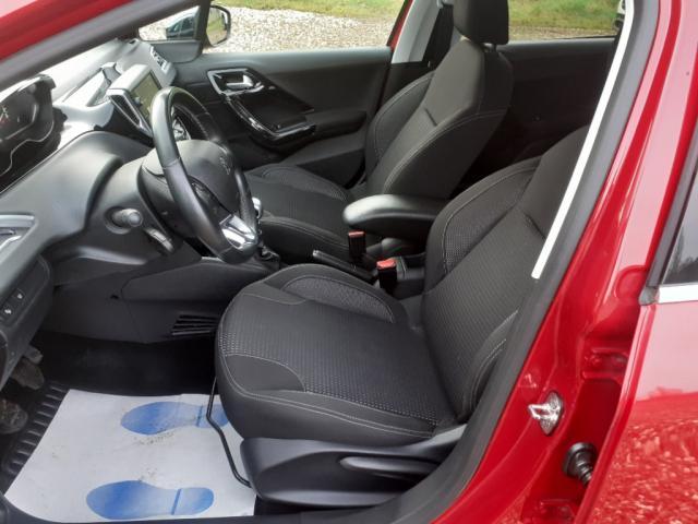 Peugeot 208 image 5