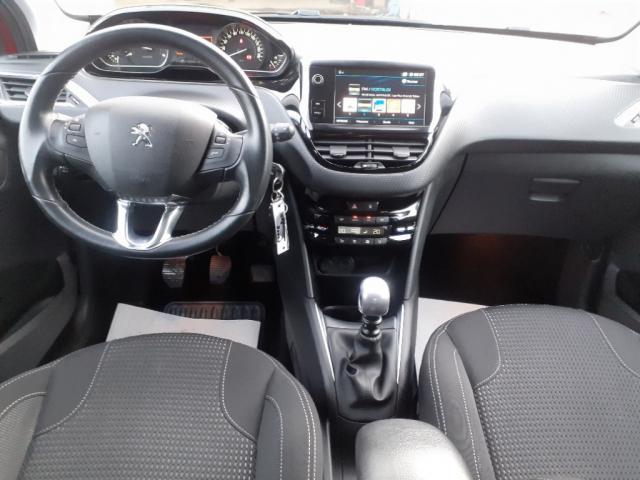 Peugeot 208 image 2