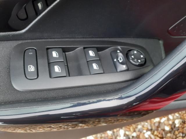 Peugeot 208 image 7