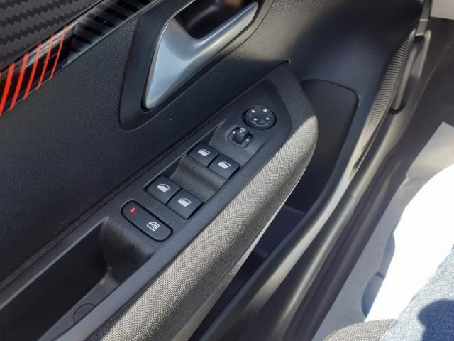 Peugeot 208 image 8