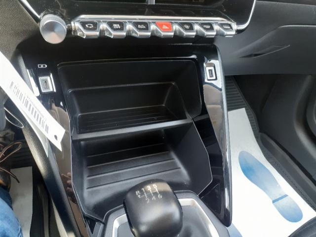 Peugeot 208 image 6
