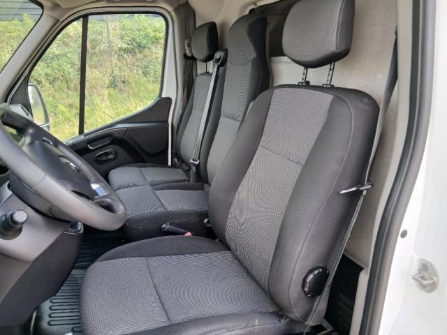 Renault Master image 2