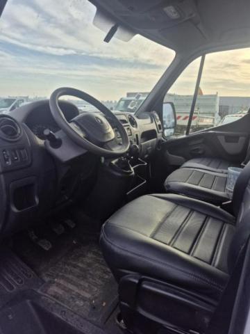 Renault Master image 2
