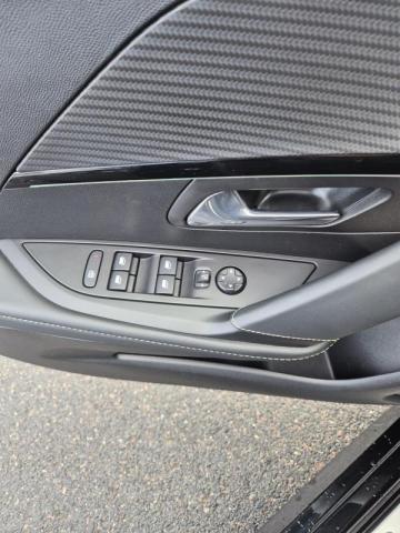 Peugeot 208 image 2