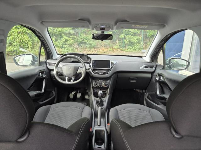 Peugeot 208 image 7