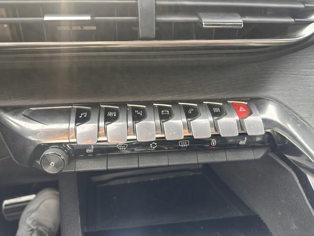 Peugeot 5008 image 1