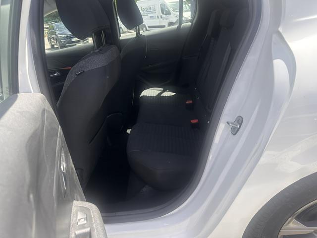 Peugeot 208 image 3