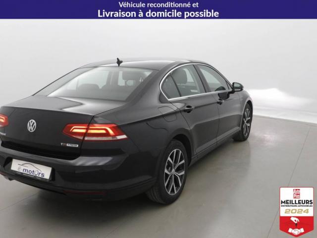 Volkswagen Passat image 9