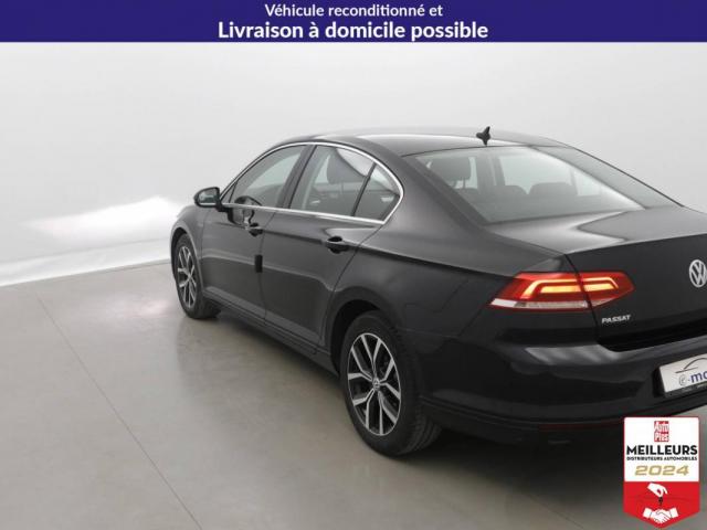 Volkswagen Passat image 2