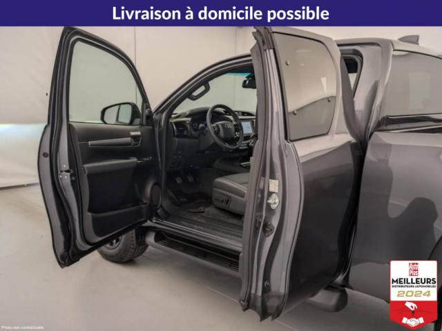 Toyota Hilux image 2
