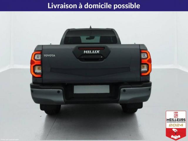Toyota Hilux image 8
