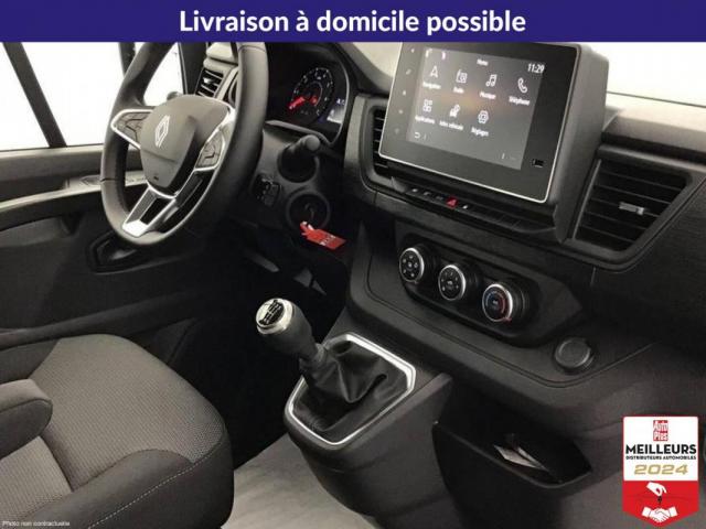 Renault Trafic image 2