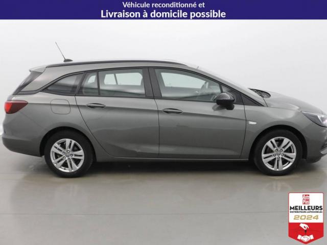 Opel Astra Sports Tourer image 4