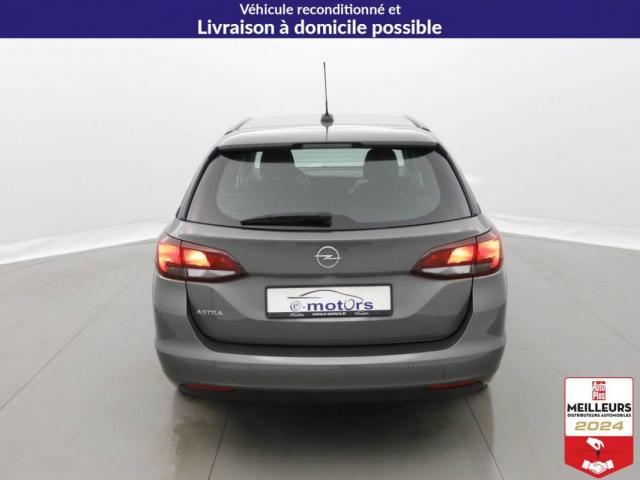 Opel Astra Sports Tourer image 2