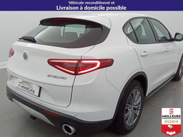 Alfa Romeo Stelvio image 9