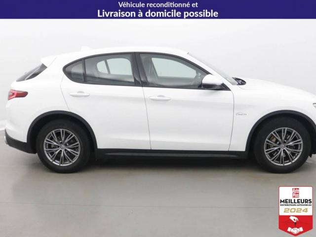Alfa Romeo Stelvio image 2
