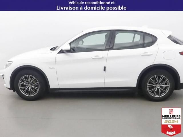 Alfa Romeo Stelvio image 7