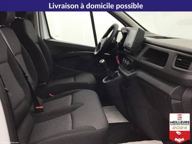 Renault Trafic image 2