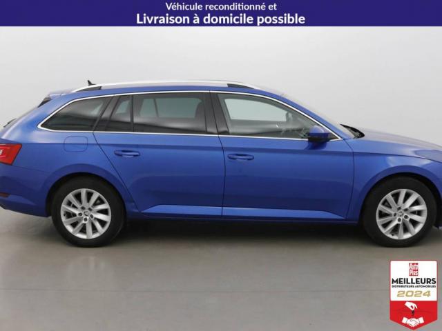 Skoda Superb Combi image 8