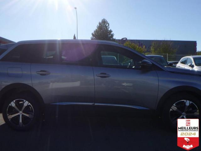 Peugeot 5008 image 1