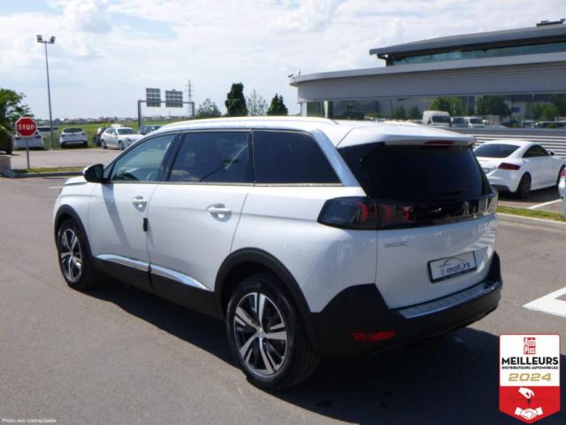Peugeot 5008 image 1