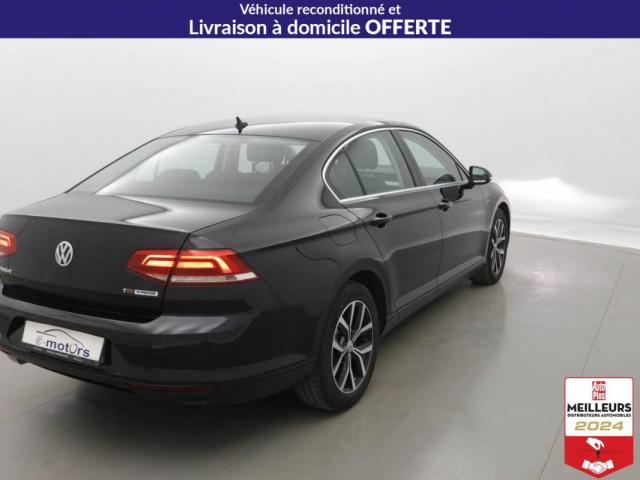 Volkswagen Passat image 2