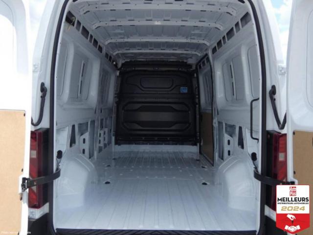 Renault Master image 2