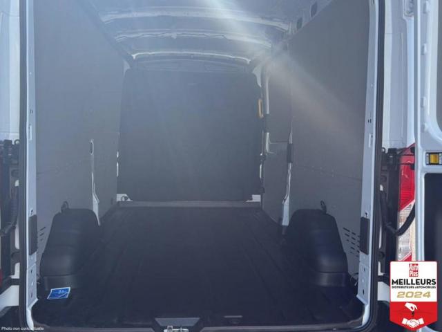 Ford Transit image 9