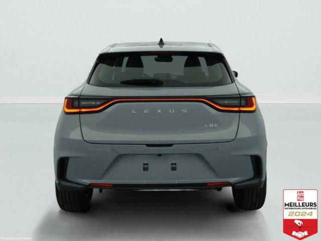 Lexus Lbx image 8
