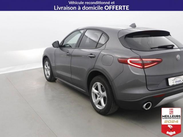 Alfa Romeo Stelvio image 2