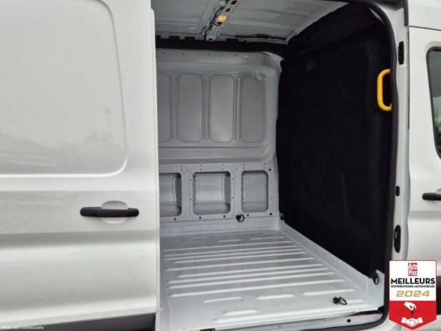 Ford Transit Courier image 9