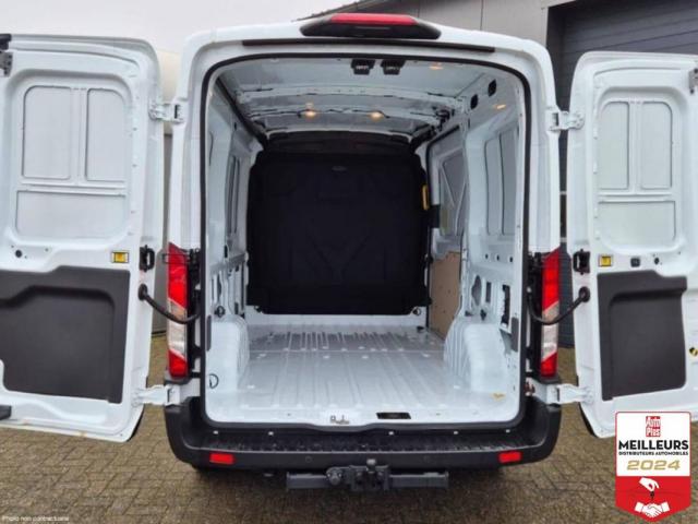 Ford Transit Courier image 9