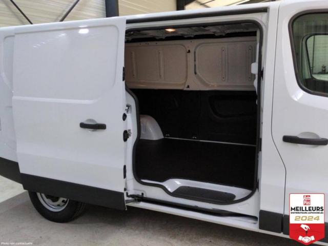 Renault Trafic image 2
