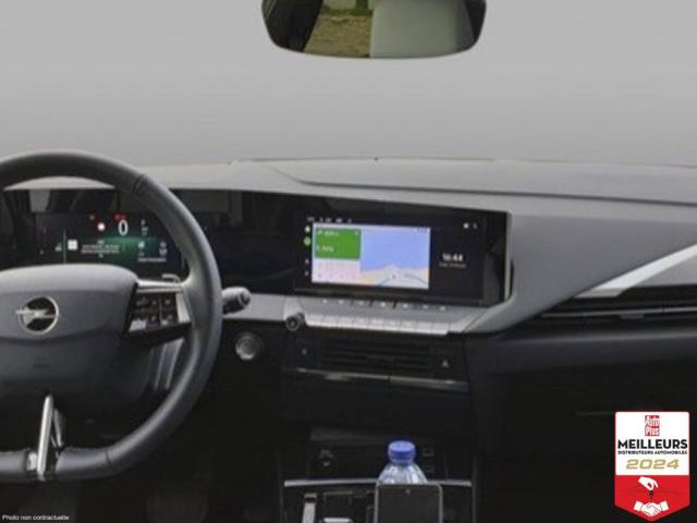 Opel Astra Sports Tourer image 4