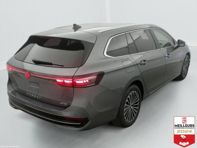 Volkswagen Passat image 9