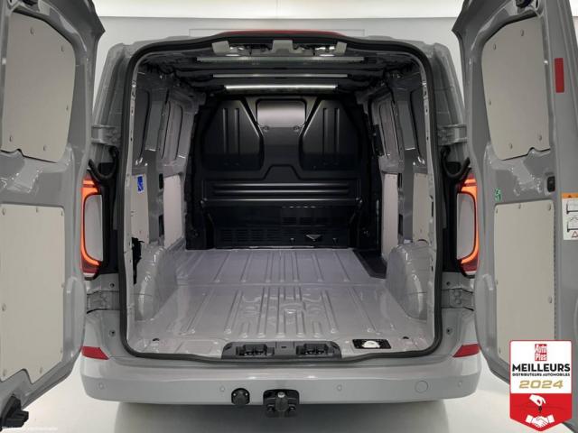 Volkswagen Transporter image 2