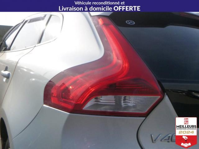 Volvo V40 image 2