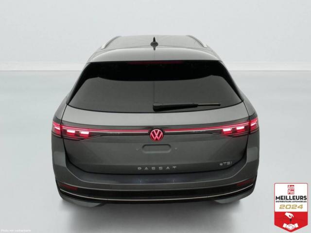 Volkswagen Passat image 9