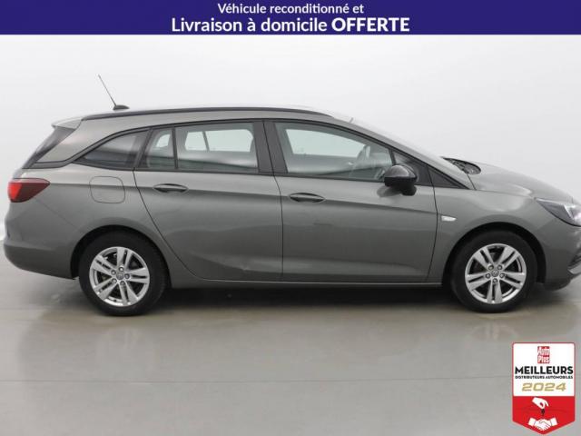 Opel Astra Sports Tourer image 2