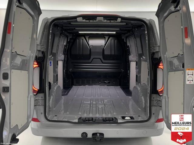 Volkswagen Transporter image 1