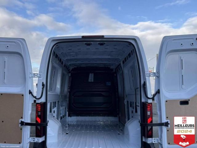 Renault Master image 2